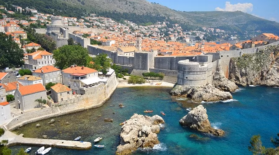 Phố cổ Dubrovnik là Di sản Thế giới được UNESCO công nhận. Nơi đây còn được mệnh danh là "Hòn ngọc của biển Adriatic". Ảnh: TA.