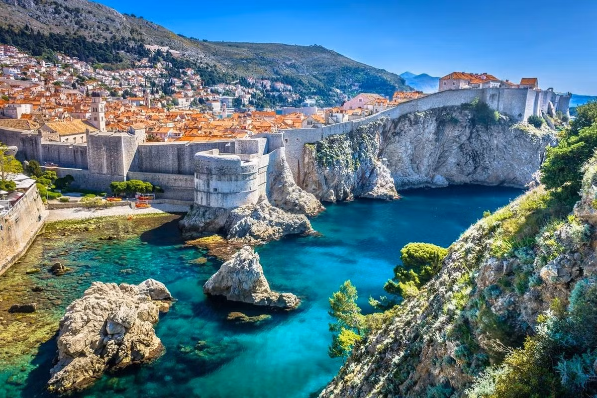 Dubrovnik nổi tiếng với số lượng lớn mèo, chúng thường lang thang trên đường phố. Ảnh: CC.