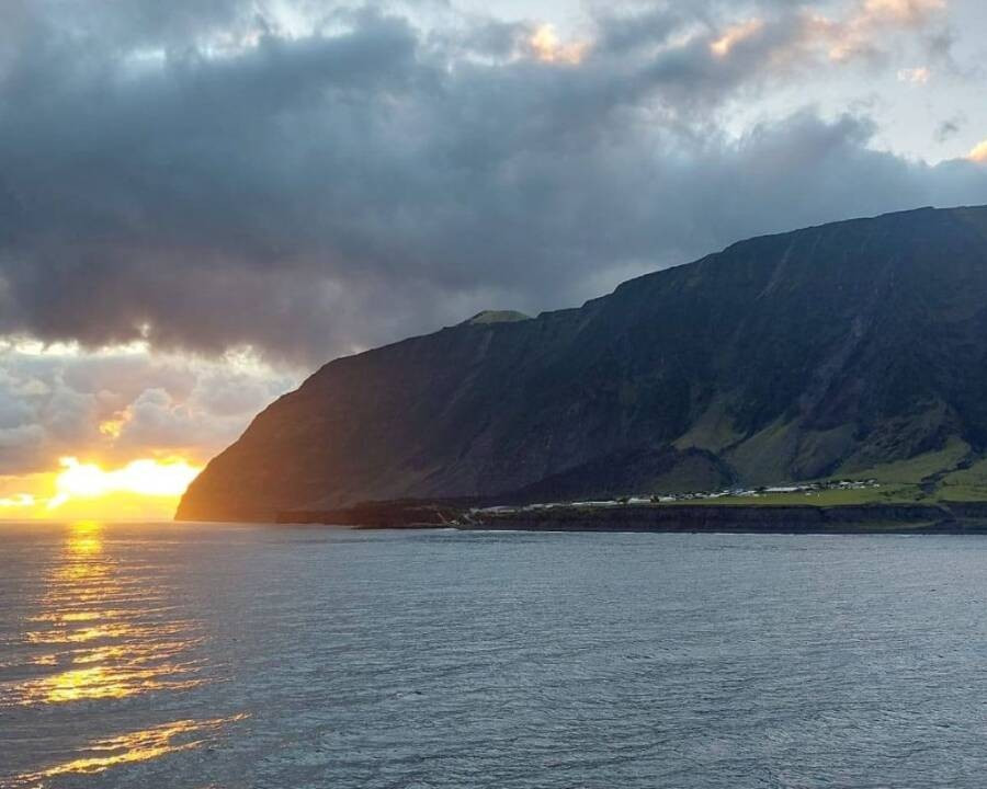 Đất đai thuộc sở hữu chung, số lượng gia súc được kiểm soát chặt chẽ để bảo tồn đồng cỏ và để không ai có thể tích lũy quá nhiều của cải.