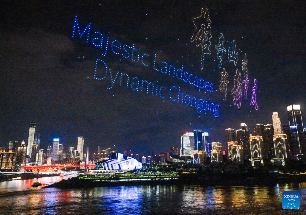 Hồi tháng 6/2025, thành phố Trùng Khánh thực hiện màn trình diễn ánh sáng với hơn 11.700 thiết bị bay không người lái, xác lập Kỷ lục Guinness Thế giới.