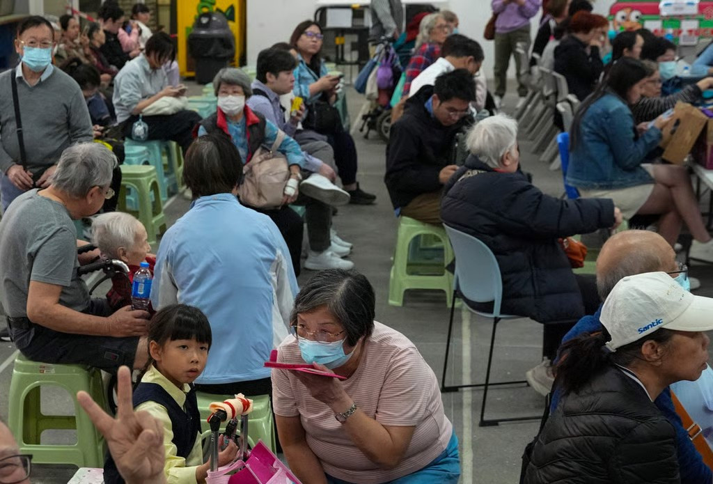 Nhiều người dân đã được sơ tán và ở trong nơi trú ẩn tạm thời. Ảnh: SCMP.