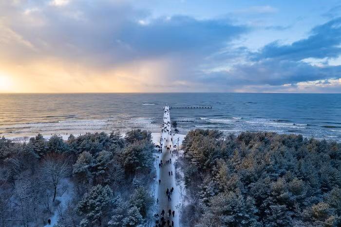 Bến tàu Palanga nhìn từ trên cao. Bến tàu này nằm ở Palanga - khu nghỉ mát mùa hè nổi tiếng ở Litva.