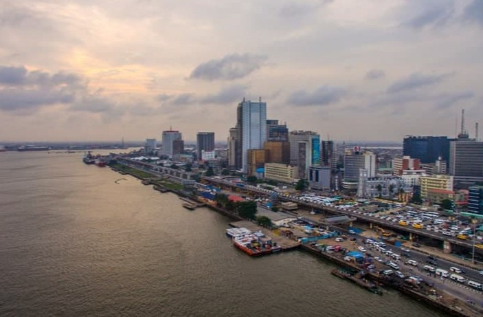 Lagos, thành phố lớn nhất Nigeria, từng là thủ đô của nước này. Nigeria đã chuyển thủ đô đến thành phố Abuja được quy hoạch vào năm 1991. Ảnh: Shutterstock.