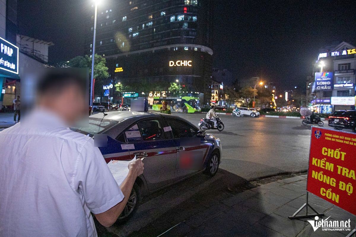 CSGT cũng phát hiện một tài xế taxi vi phạm nồng độ cồn ở mức 0,321 mg/L khí thở. Tài xế C.V.K. (39 tuổi, trú tại Hà Nội) cho rằng bản thân đã chủ quan, nghĩ rằng ngủ một giấc sau khi uống rượu bia thì cồn trong người đã tan hết.