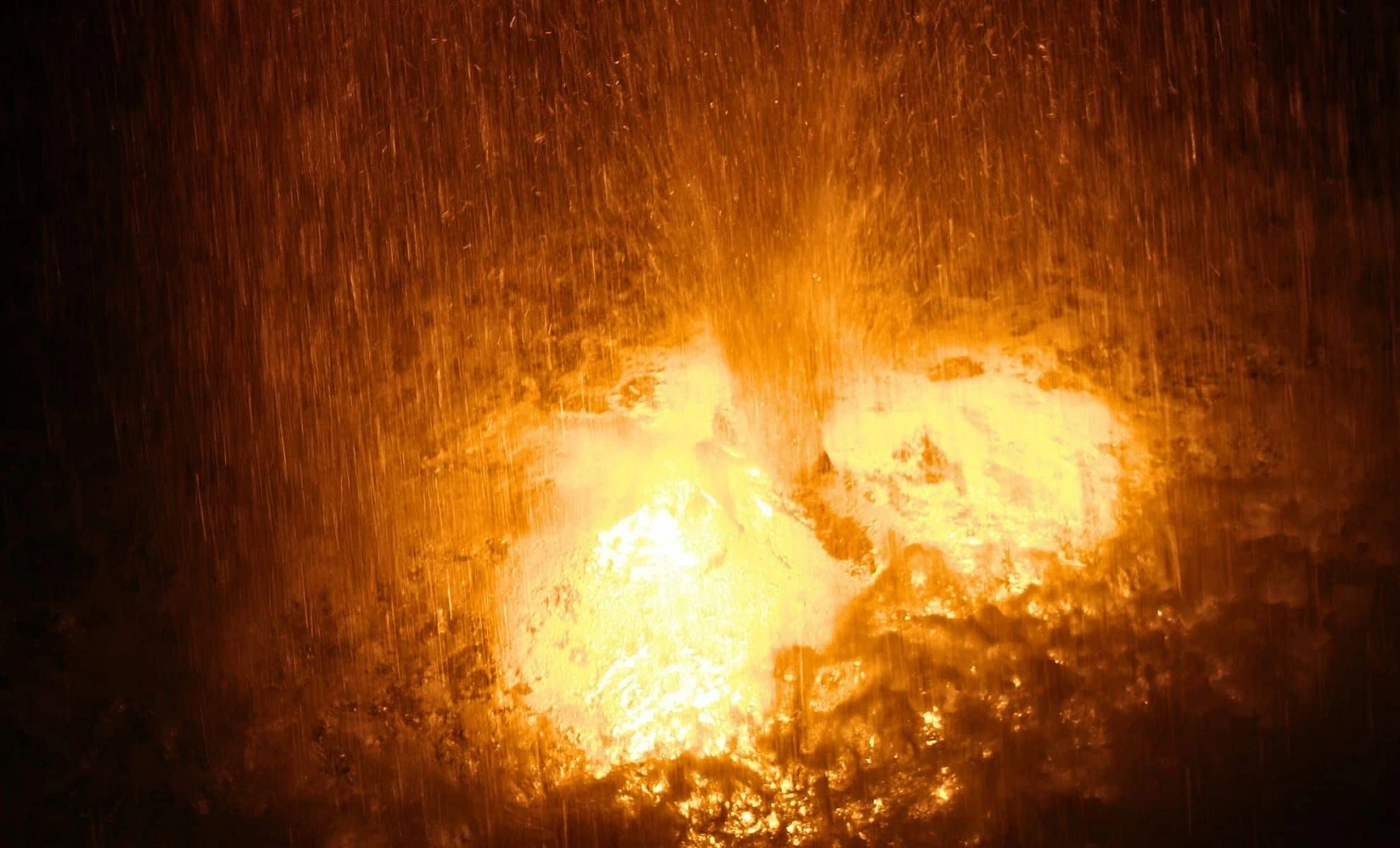 Giật mình lõi Trái Đất đang rò rỉ vàng lên mặt đất 