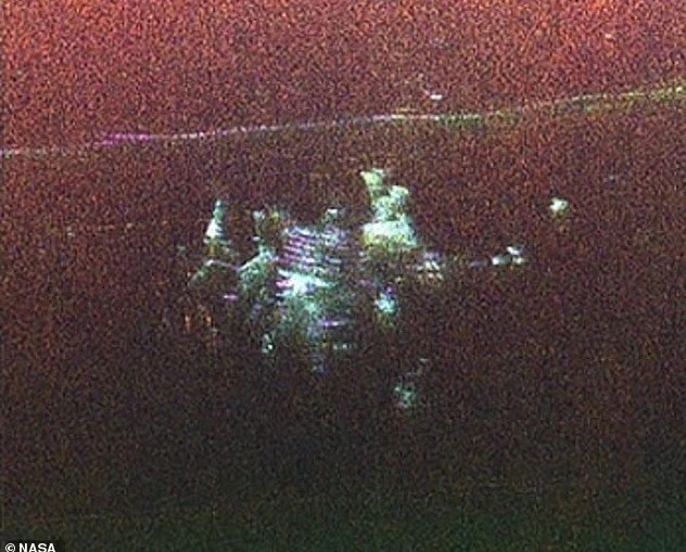 'Mắt thần' NASA phát hiện "căn cứ mật" dưới băng Greenland