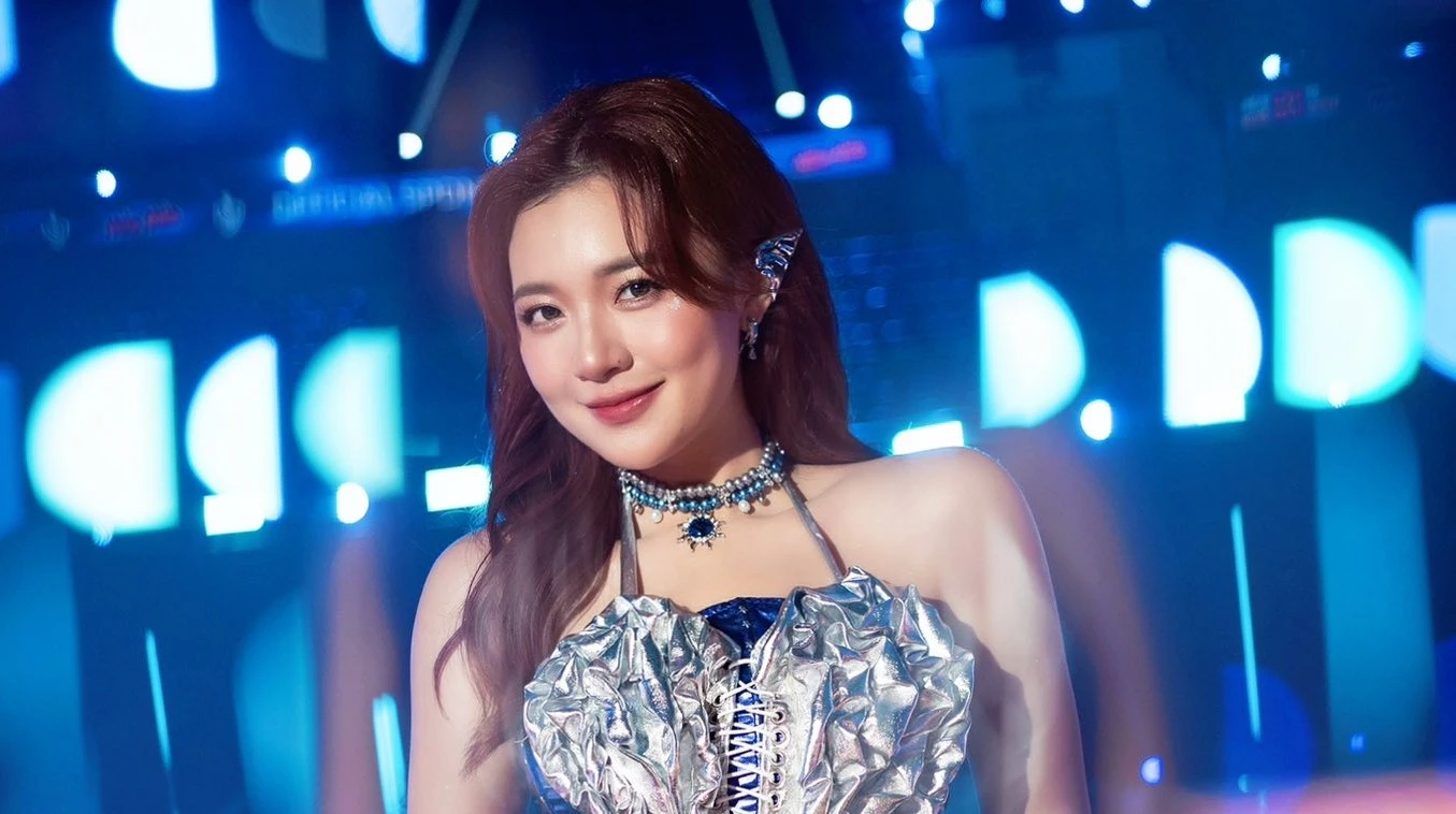 Nữ MC Liên Quân 2025 chiếm trọn spotlight, xả ảnh đẹp "tràn viền" 