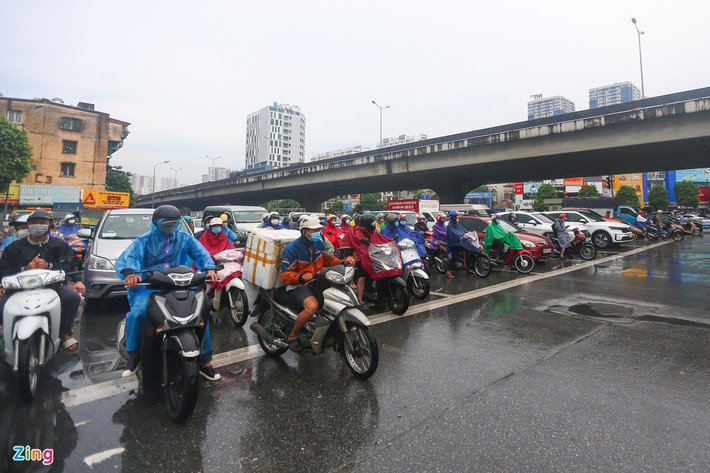 Ngã tư Khuất Duy Tiến - Nguyễn Trãi (quận Thanh Xuân) lúc 9h10. Ảnh: Đức Anh.