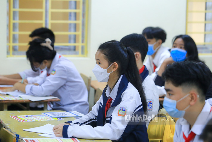 Được biết, sau khi thực hiện thí điểm cho học sinh khối 9 đến trường, UBND huyện Ba Vì sẽ đánh giá, rút kinh nghiệm, tiếp tục xây dựng phương án đón các khối khác học trực tiếp.