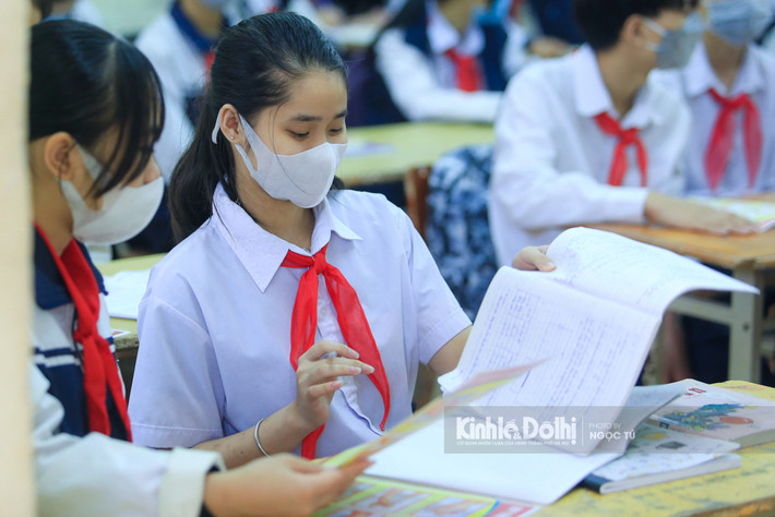 Trong sáng ngày 8/11 tổng số trường có học sinh lớp 9 đi học trở lại là 29 với 2521/2590 học sinh đạt tỷ lệ 97,34%. Trong đó, tổng số lớp 9 học buổi sáng là 76/105 khi có 15 trường bố trí học 1 ca buổi.
