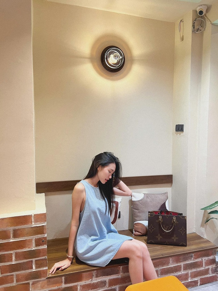 Doãn Hải My may mắn được sinh ra trong gia đình có kinh tế khá vững vàng khi bố cô là một doanh nhân có tiếng ở đất Hà thành. Tuy nhiên không vì thế mà người đẹp 10X ỷ y hay phụ thuộc vào gia đình. Cô sở hữu một gương mặt khả ái nên đã bắt đầu làm người mẫu ảnh, kiếm thêm thu nhập từ những ngày còn ngồi trên ghế nhà trường.