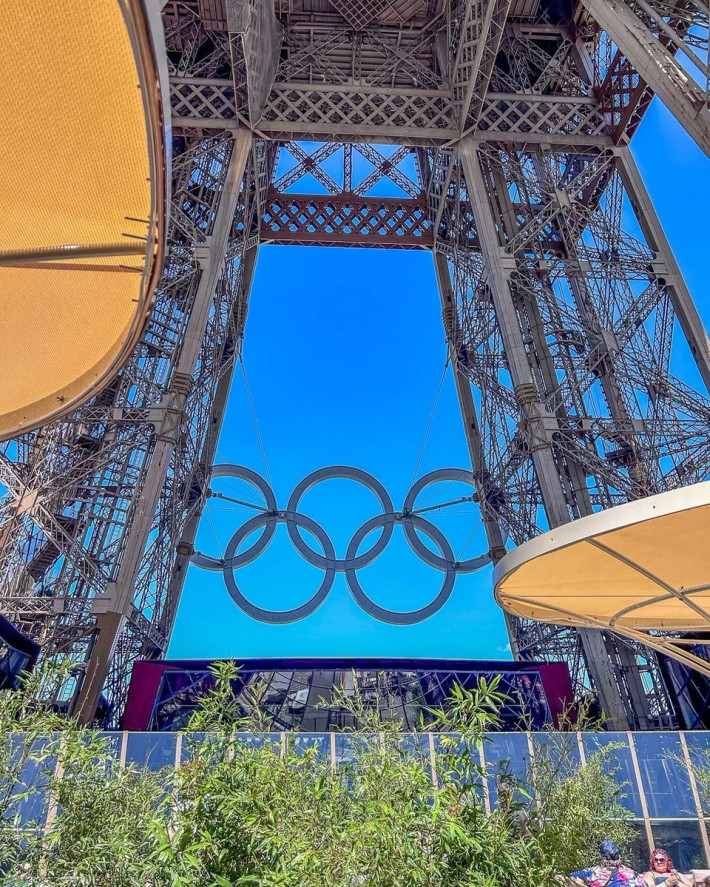 Tại Thế vận hội Paris, mỗi người chiến thắng sẽ mang về một phần nhỏ của tháp. Mỗi huy chương sẽ chứa một mảnh sắt nhỏ, được lấy từ tháp trong các lần sửa chữa, nấu chảy và tái chế. Ảnh: @toureiffelofficielle.