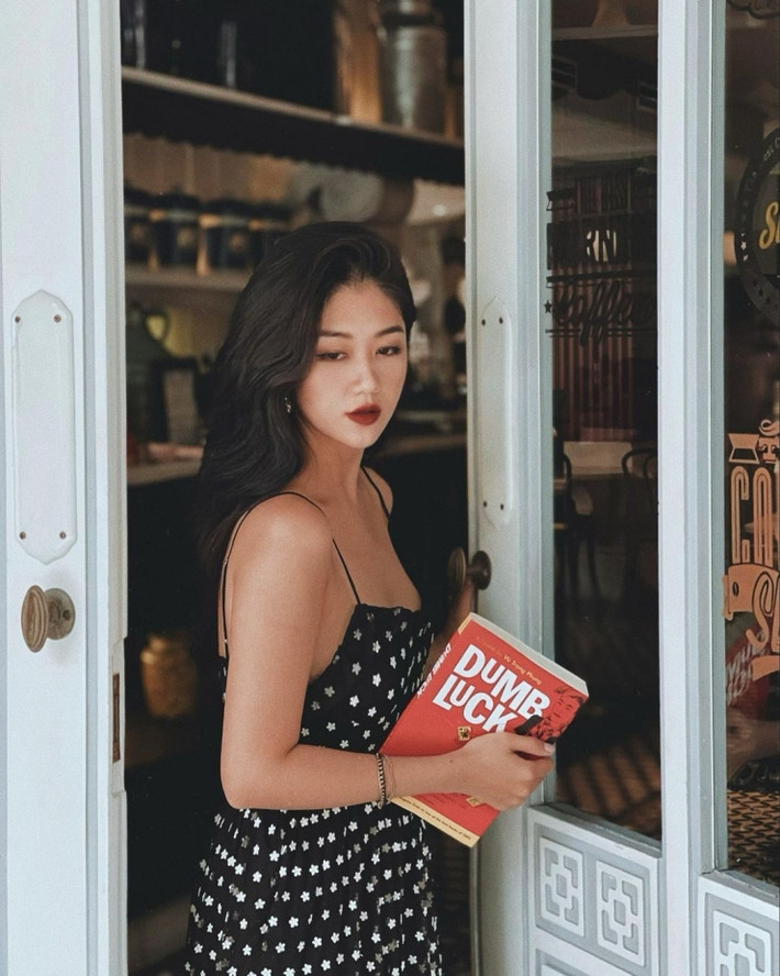 Trang phục hai dây rất được phái đẹp ưa diện trong mùa hè.