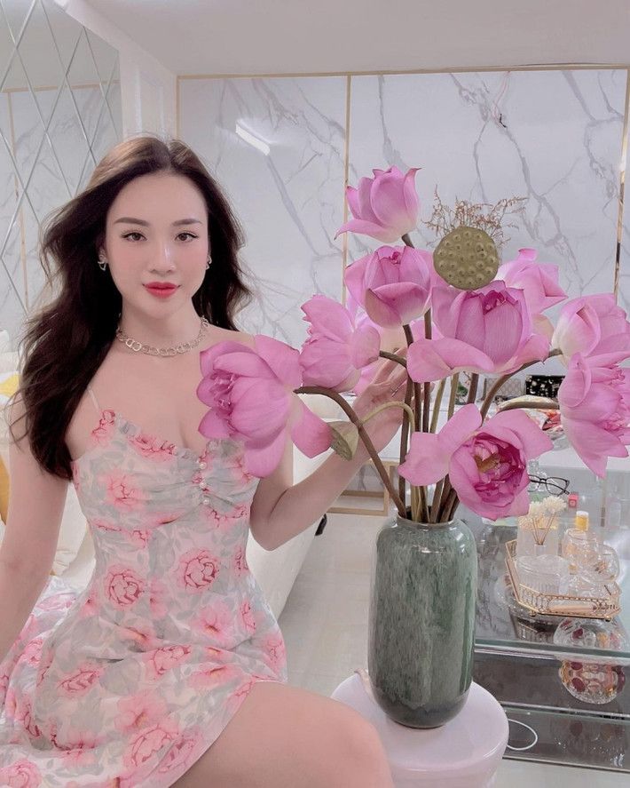  Nguyễn Ngọc Mai sinh năm 1997. Cô gái quê Hải Phòng hiện đang là tiếp viên hàng không. 