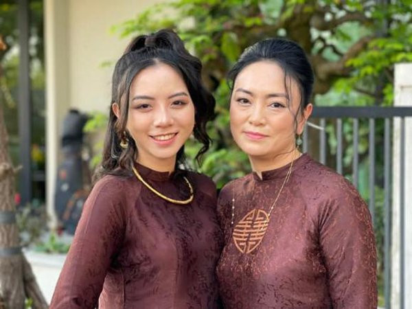 Chính cách ứng xử khéo léo của bà Văn Thùy Dương như vậy nên mối quan hệ mẹ chồng nàng dâu trong gia đình luôn được êm đẹp.