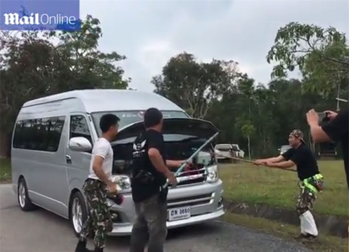 Họ nhanh chóng phát hiện mục tiêu.