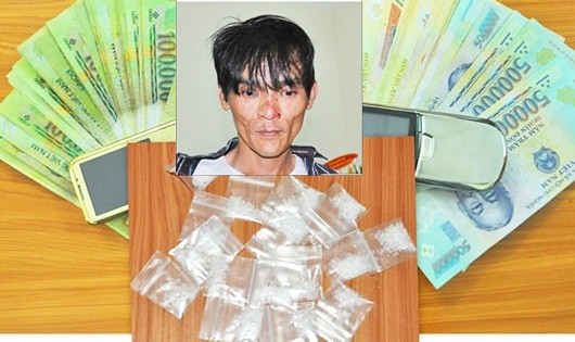 Theo hồ sơ vụ án, sau nhiều lần tẩu thoát, “ông trùm” ma túy Trần Việt Phương (ngụ quận Hải Châu, TP.Đà Nẵng) cuối cùng đã phải chịu tra tay vào còng. Theo Công an quận Hải Châu, qua quá trình đấu tranh điều tra, đến sáng 10/6/2016, Trần Việt Phương đã thú nhận mọi tội lỗi và khai báo quá trình phạm tội của mình cũng như các chiêu trò ranh ma để lẩn trốn sự truy bắt của cơ quan điều tra.