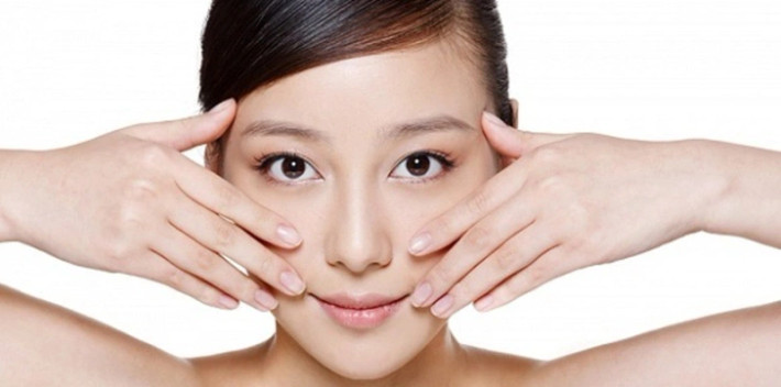 Mũi cao: Theo nhân tướng học, người có dáng mũi cao và thẳng thường được cho là có số mệnh giàu sang, hưởng phúc lộc bền vững. Phúc lộc ở đây không nhất thiết phải liên quan đến mối quan hệ tình cảm hôn nhân nhưng lại thể hiện rõ trên bước đường công danh sự nghiệp. Họ thường xuyên giữ vai trò lãnh đạo, dẫn dắt người khác trong môi trường tập thể.
