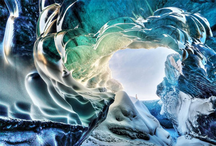 8. Sông băng Vatnajokull, Iceland: Vùng đất đóng băng tuyệt đẹp và tinh khiết nhất thế giới. Bạn có thể tham quan hang động băng bên dưới sông băng trong những tháng mùa đông ở Iceland.