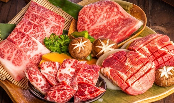 ##b###Thịt: Nên ăn thịt bò, heo và gan động vật bởi đây đều là những nguồn cung cấp chất sắt dồi dào. Thịt bò vẫn được xem là một trong những loại thực phẩm cung cấp chất sắt tốt nhất. Tuy nhiên, ăn quá nhiều cũng không nên vì thịt chứa nhiều cholesterol có hại cho sức khỏe tim mạch. Ảnh minh họa