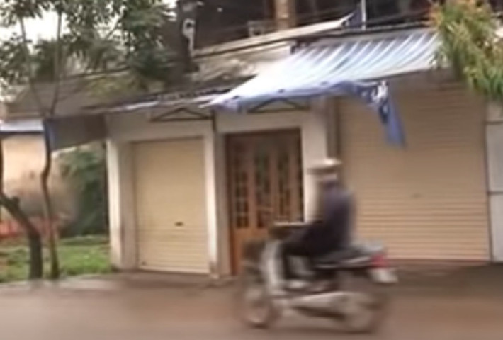 Qua quá trình điều tra và xác minh, trinh sát cũng phát hiện những vấn đề đặc biệt và trái quy luật. Cụ thể, bí mật kiểm tra chiếc xe của gia đình anh Bằng, trinh sát thấy trên xe có những vết máu rất lạ. Hơn nữa, trong nhà nạn nhân có những mùi tanh khác thường, như mùi của máu người.