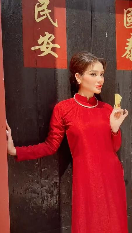 tuổi 34 và đang mang thai lần 2 nhưng nữ ca sĩ vẫn vô cùng xinh đẹp và quyến rũ.