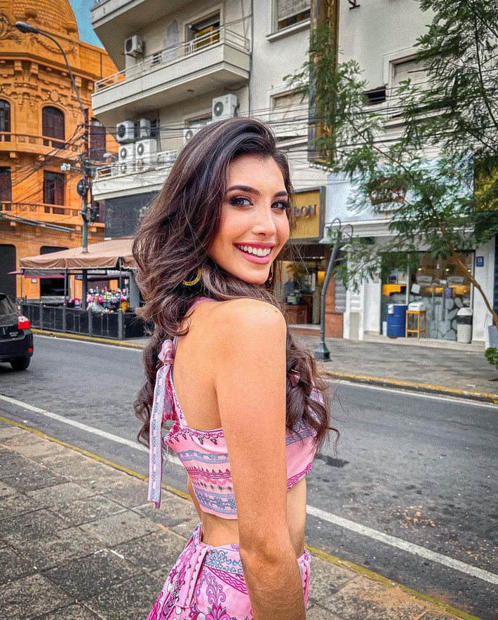 Đại diện Paraguay - Jimena Sosa từng tham dự Hoa hậu Hòa bình Quốc tế 2021 nhưng không lọt vào top 20. Người đẹp gây chú ý khi trở lại với Hoa hậu Quốc tế 2024.