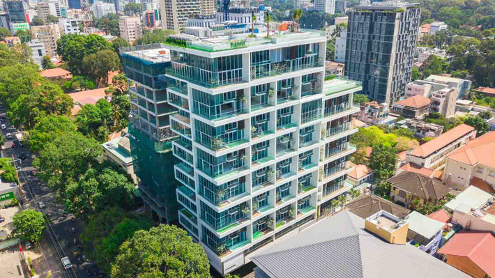 Theo đó, cô đã chuyển từ căn chung cư cao cấp ở Quận 2 sang một căn villa trên không nằm ngay Quận 3, có view toàn cảnh trung tâm Sài Gòn. Đây là nơi được giới "thượng lưu" gọi là villa trên không với những tiện ích hàng đầu và nằm trong top những BĐS đắt đỏ của Sài Gòn.