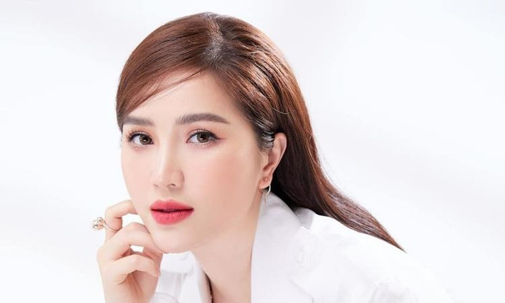 Thực hư vụ việc thế nào chưa rõ nhưng nhiều cư dân mạng chỉ dựa vào đoạn tin nhắn trên cho rằng Bảo Thy đang sử dụng lời lẽ thiếu tôn trọng với những người từng ủng hộ mình.