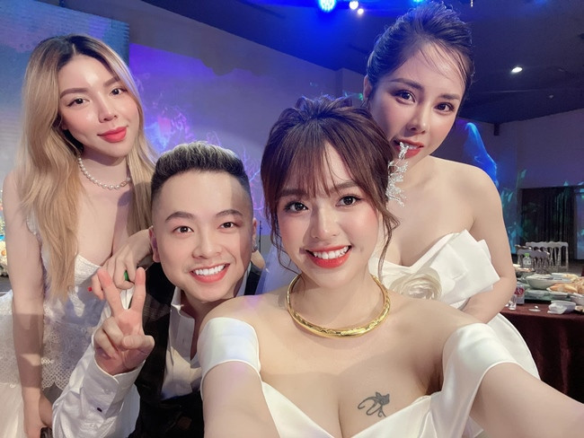 Trước khi làm đám cưới, Anh Tuấn và Lâm Diễm Quỳnh đã bí mật tổ chức lễ ăn hỏi, nhận được nhiều lời chúc phúc từ bạn bè và người hâm mộ.