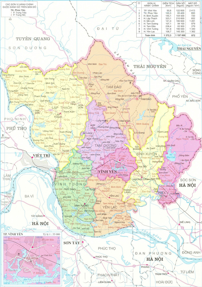 Tổng diện tích đất tự nhiên của tỉnh Vĩnh Phúc là 1.238,6 km2. Tỉnh Vĩnh Phúc có 9 đơn vị hành chính cấp huyện trực thuộc, bao gồm 2 thành phố và 7 huyện với 136 đơn vị hành chính cấp xã, bao gồm 15 phường, 16 thị trấn và 105 xã.