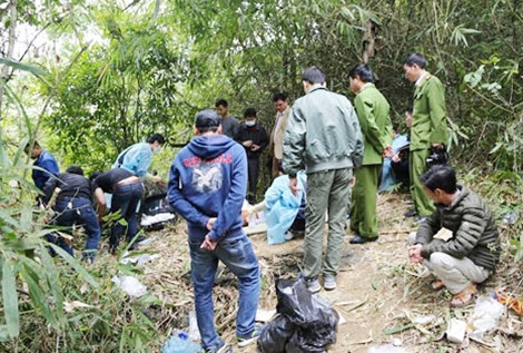 Trước vụ án đặc biệt nghiêm trọng này, Công an tỉnh Gia Lai đã cử 2 tổ công tác gồm 10 người xuống hiện trường, phối hợp với công an địa phương triển khai các biện pháp nghiệp vụ. Theo Công an tỉnh Gia Lai, khi khám nghiệm hiện trường đã phát hiện trên người nạn nhân đeo dây chuyền vàng và trong túi quần có 7 triệu đồng nên loại trừ khả năng hung thủ giết người vì mục đích cướp tài sản. (Ảnh minh họa, nguồn ảnh Công an nhân dân)