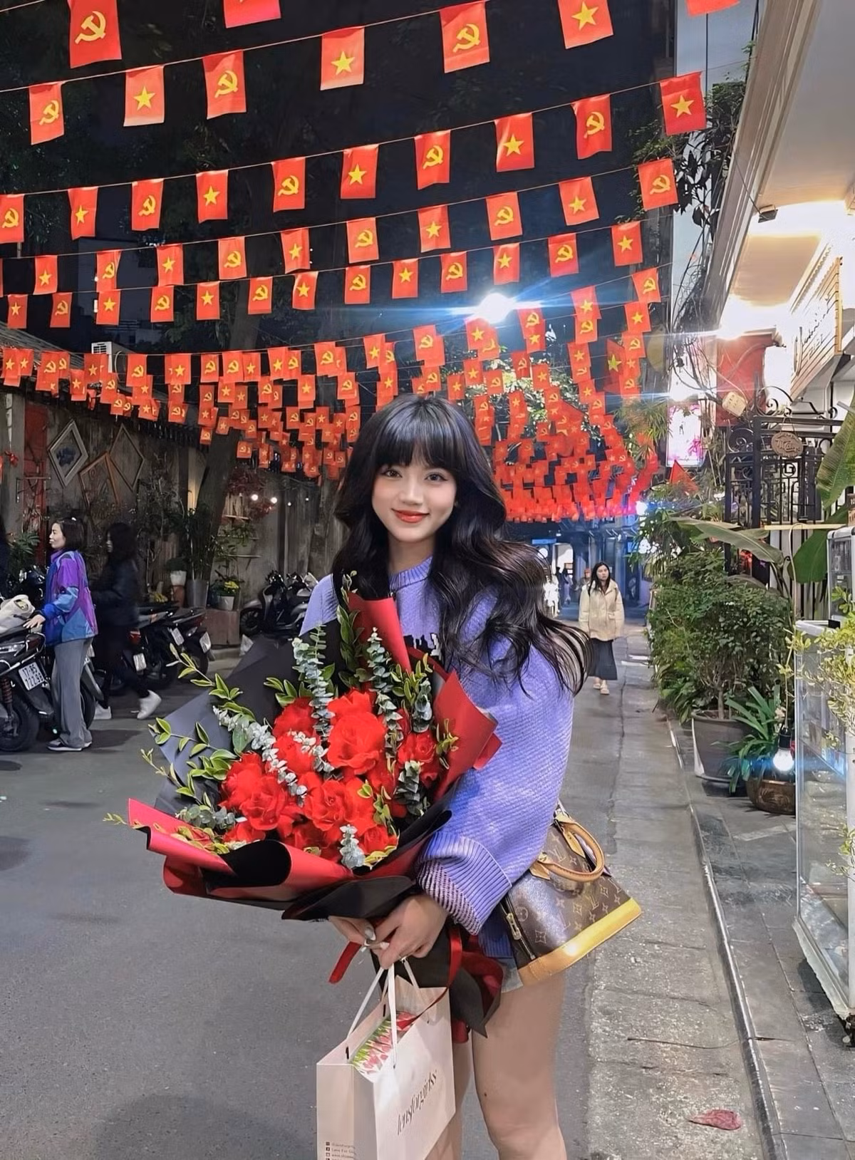 Dù cả hai dừng lại trong êm đẹp và văn minh, Bảo Hân Helia cũng động viên người hâm mộ rằng "hãy cứ tin vào tình yêu" song fan vẫn không khỏi cảm thấy cô nàng có chút thoáng buồn.