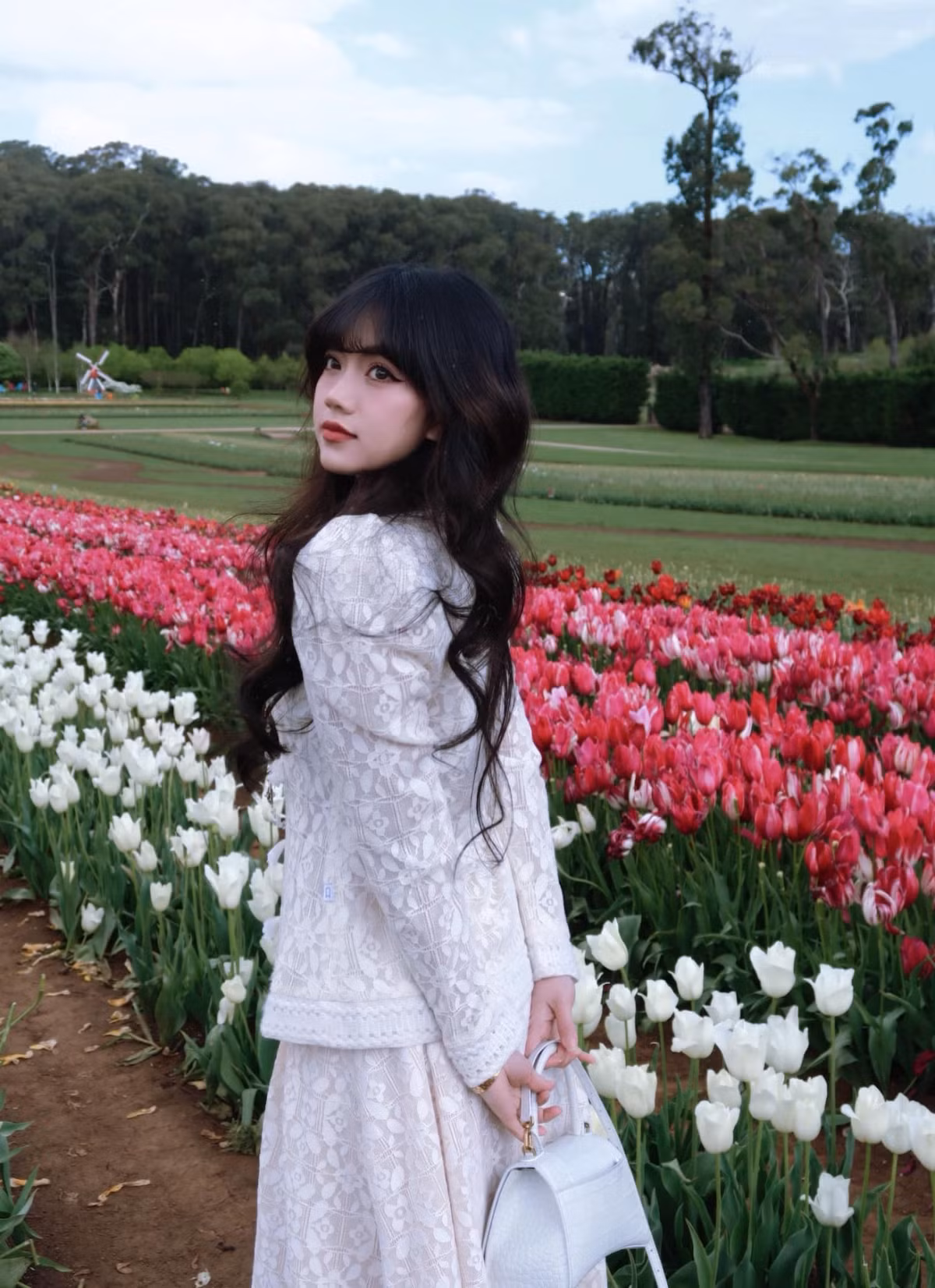 Bảo Hân Helia khẳng định: "Em ok mà, buồn nào cũng qua, chuẩn bị một tâm hồn đẹp và một trái tim không méo mó là sẽ ổn thôi".