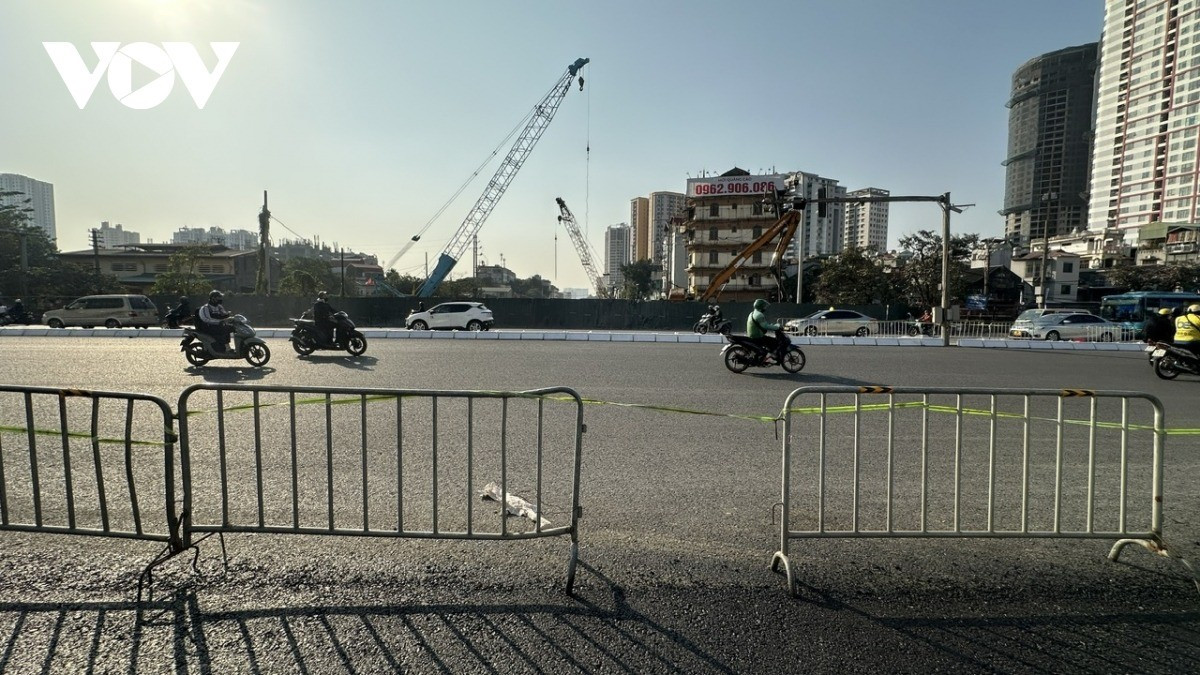 Trung tâm nút giao Giải Phóng-Kim Đồng dự án hầm chui Vành đai 2,5 chính thức được tháo dỡ hàng rào từ ngày 25/12/2025.