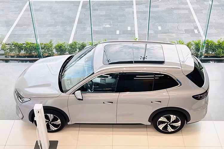 Ưu đãi sẽ được khấu trừ trực tiếp vào giá bán tại thời điểm ký hợp đồng mua bán và hoàn tất đặt cọc. Số lượng có hạn, chương trình kết thúc khi đủ số lượng đăng ký hoặc có thông báo chính thức từ Geely Việt Nam. Sự kiện ra mắt Geely Monjaro và EX5 sẽ diễn ra vào ngày 16/7/2025.