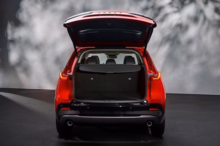 Dù chưa thay đổi thông số kỹ thuật, Mazda cho biết hệ truyền động trên mẫu xe SUV CX-5 thế hệ mới đã được tinh chỉnh nhằm cải thiện độ mượt, khả năng phản hồi và độ êm ái khi vận hành.