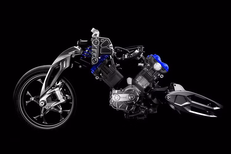 Xe có hệ thống treo trước được thiết kế Fior độc lập, gồm liên kết hình tam giác đôi, gia công CNC từ nhôm và cho phép tùy chỉnh độ nén - hồi với hành trình 85 mm. Trong khi đó, hệ thống treo sau dùng gắp nhôm CNC kết nối trực tiếp vào khối động cơ, giúp giảm trọng lượng và tăng độ cứng. Phuộc sau dạng monoshock có thể điều chỉnh toàn phần, hành trình 113 mm.