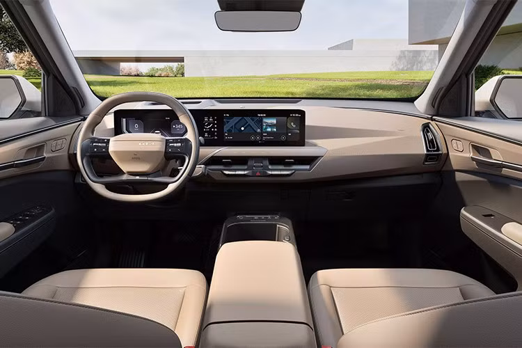 Bù lại, xe vẫn hỗ trợ tính năng sạc ngược (V2L - Vehicle-to-Load), giúp cung cấp điện cho thiết bị ngoài như tủ lạnh, laptop, xe đạp điện – phù hợp với những chuyến đi dã ngoại hoặc làm việc xa nhà.