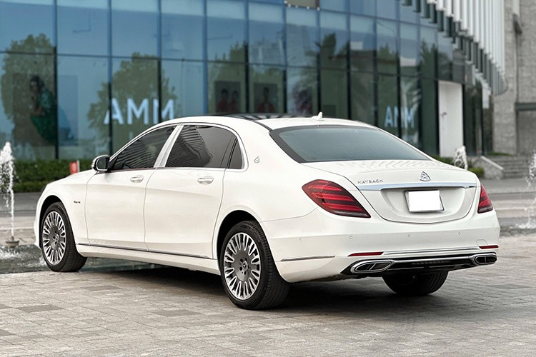 Khi mới ra mắt tại Việt Nam, giá xe Mercedes-Maybach S450 4Matic 2019 từng được niêm yết với mức giá lên tới 4,219 tỷ đồng, chưa bao gồm các chi phí lăn bánh. Như vậy, sau khoảng 6 năm sử dụng, giá trị của xe đã giảm đi đáng kể so với thời điểm ban đầu.