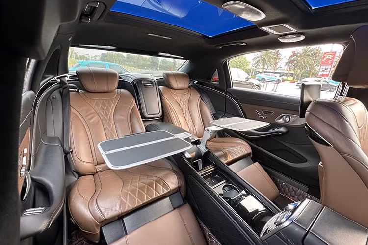 Về an toàn, xe cũng sở hữu hàng loạt tính năng tiên tiến như hỗ trợ duy trì làn đường, cảnh báo điểm mù, hỗ trợ nhận diện biển báo giao thông, hỗ trợ phanh khẩn cấp, hỗ trợ giới hạn tốc độ thích ứng, hỗ trợ đánh lái và đỗ xe thông minh.