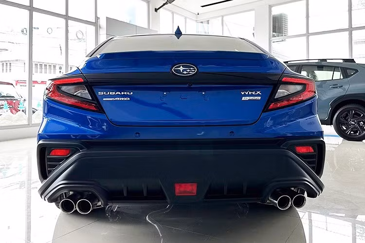 Hiện Subaru WRX 2025 bán ra đang chỉ chưa tới khoảng 1,7 tỷ đồng, trong khi các đối thủ cùng phân khúc Honda Civic Type R tăng vọt lên gần 3 tỷ. Riêng A 35 đang được "xả kho" với giá chỉ hơn 1,4 tỷ đồng nhưng là bản cũ của năm 2022.