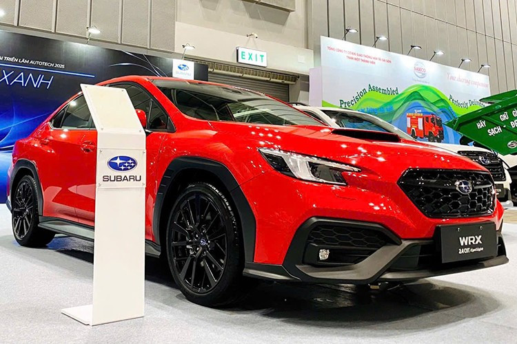 Subaru WRX tại Việt Nam là mẫu sedan thể thao vốn nổi tiếng là "kén khách" . Xe vừa được hãng ôtô Nhật Bản giới thiệu bản nâng cấp và trưng bày tại một triển lãm đang diễn ra tại TP. HCM. Theo thông tin từ đại lý, WRX 2025 sẽ được bán ra tại thị trường Việt Nam với hai tùy chọn hộp số: số sàn và hộp số tự động vô cấp CVT.