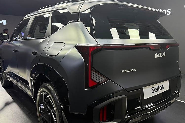 Các tùy chọn hộp số gồm số sàn, iMT, hộp số tự động vô cấp IVT hoặc hộp số tự động 6 cấp. Ở một số thị trường quốc tế, xe sẽ có thêm tùy chọn dẫn động 4 bánh và phiên bản hybrid 1.6L.