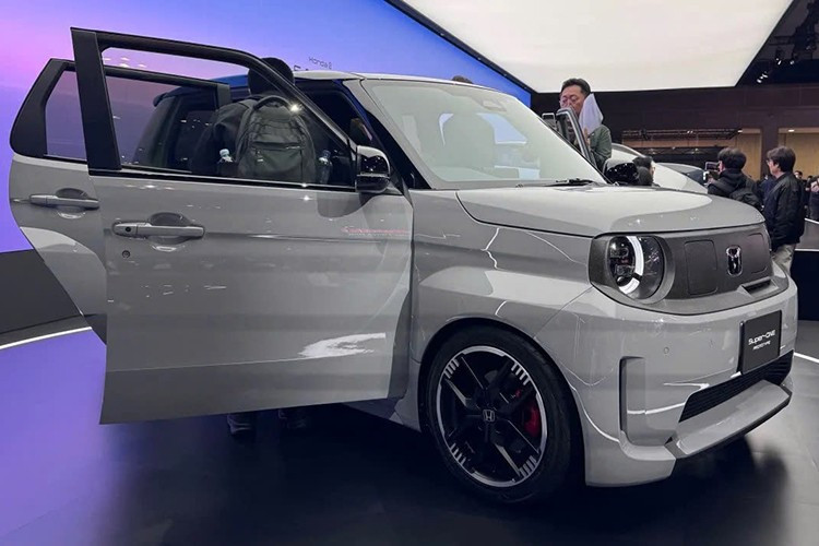 Hiện tại, xe vẫn đang vận hành với khối động cơ xăng 658 phân khối đặc trưng của dòng Kei-car, nhưng sức ép từ kỷ nguyên điện hóa đang buộc Honda phải thay đổi. Tại Nhật Bản, xe điện nói chung chỉ chiếm khoảng 2% thị phần, nhưng riêng phân khúc xe cỡ nhỏ chạy điện (Kei EV) lại đang tăng trưởng thần tốc.