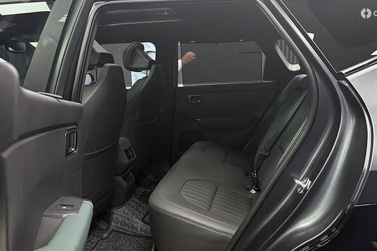 Ngoài ra, trang bị chú ý của xe còn có loạt công nghệ kết nối hiện đại như Android Auto và Apple CarPlay không dây, mở khóa thông minh Smart Key, nền tảng Kia Connect 2.0 nâng cấp và khả năng cập nhật phần mềm qua mạng (OTA), bao gồm cả chức năng chẩn đoán xe từ xa.