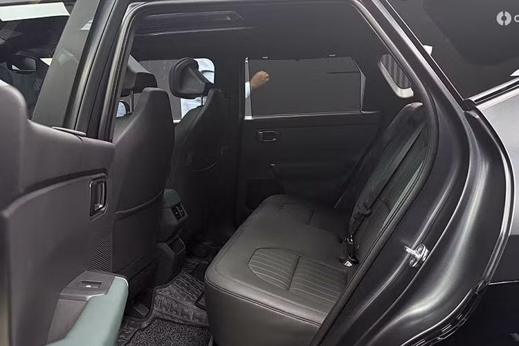 Ngoài ra, trang bị chú ý của xe còn có loạt công nghệ kết nối hiện đại như Android Auto và Apple CarPlay không dây, mở khóa thông minh Smart Key, nền tảng Kia Connect 2.0 nâng cấp và khả năng cập nhật phần mềm qua mạng (OTA), bao gồm cả chức năng chẩn đoán xe từ xa.