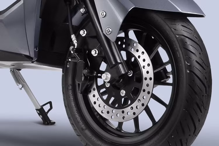 Về sức mạnh, mẫu xe ga đô thị Yamaha Mio Gear 2025 được trang bị khối động cơ Blue Core 125cc, xi-lanh đơn, 4 thì, SOHC, 2 van, làm mát bằng không khí.