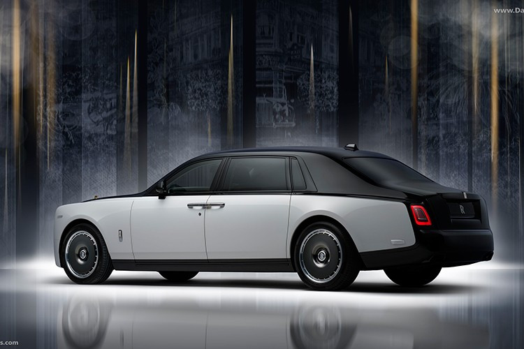 Rolls-Royce Phantom Centenary Private Collection gây ấn tượng với ngoại thất hai tông màu Arctic White – Black, lớp sơn chứa hạt thủy tinh nghiền mịn, tạo hiệu ứng óng ánh đặc biệt khi phản chiếu ánh sáng.