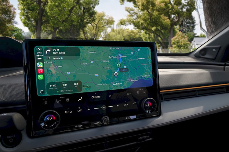 Bản tiêu chuẩn XLE FWD với pin 57,7 kWh có phạm vi 236 dặm (380 km). Sức mạnh động cơ cũng được cải thiện đáng kể: bản FWD có 221 mã lực (tăng từ 201), bản AWD đạt 338 mã lực, tăng đến 50%.